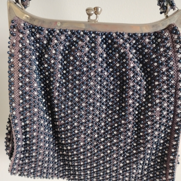Vintage 1960s Beaded Hand Bag Black Blue Classic Silver-Tone Kiss Clasp - Picture 5 of 13